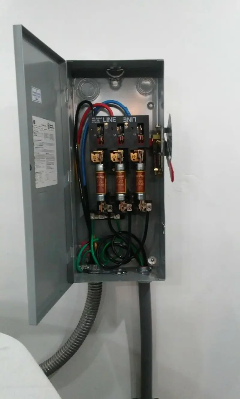Three-phase disconnect switch installed for Smoke Detector Installation in Myrtle Grove